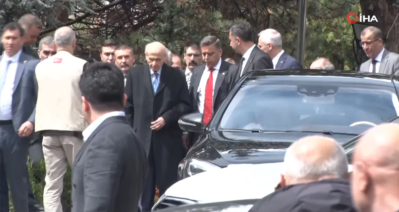 MHP Genel Başkanı Devlet Bahçeli, Türkeş’in mezarını ziyaret etti