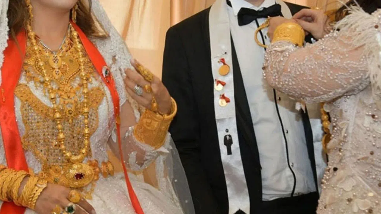 Artık düğünde takılan takılar avukatın