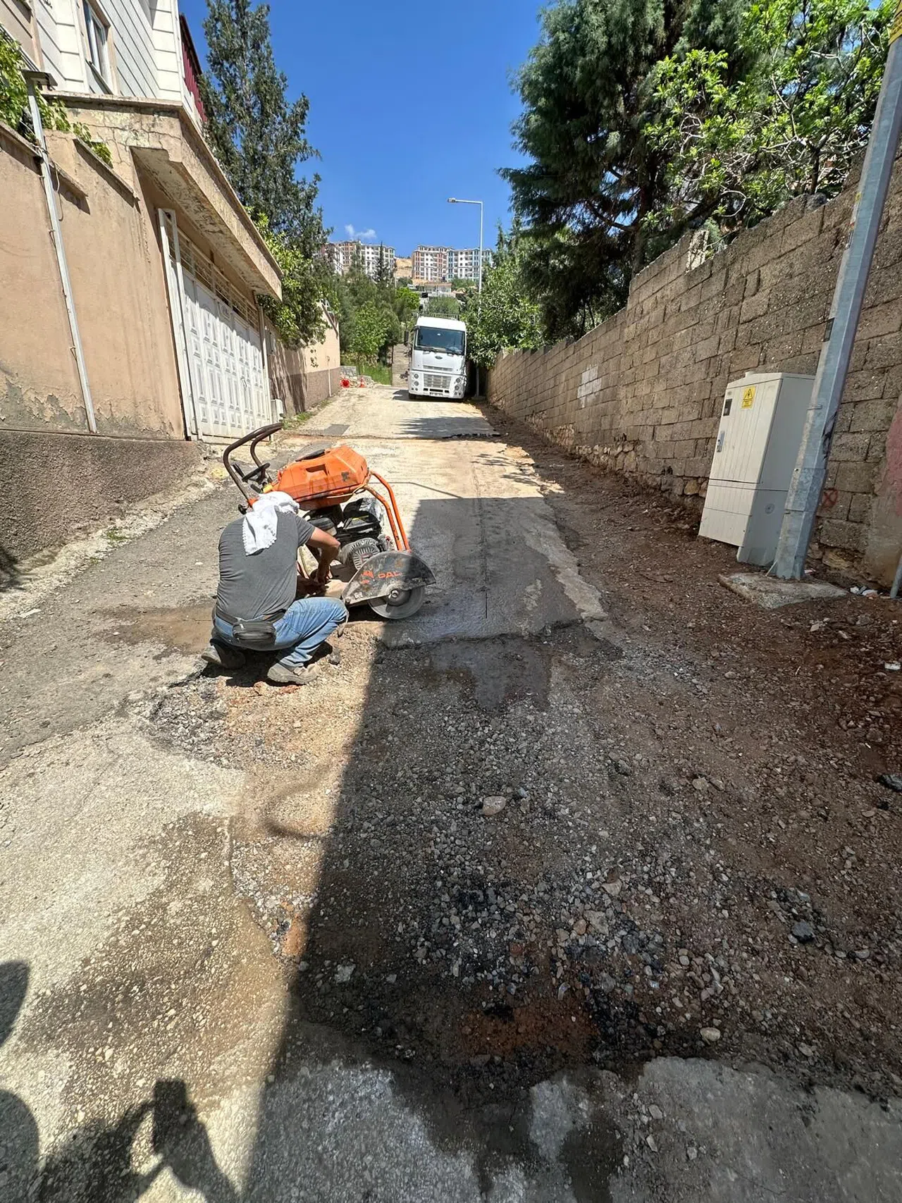 Mağralı Mahallesi’nde Asfalt Yama Çalışmaları Hızla Sürüyor