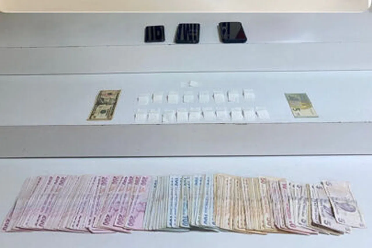 "Papatya yaprağı" şifresiyle uyuşturucu satan çiğ köfteciye baskın