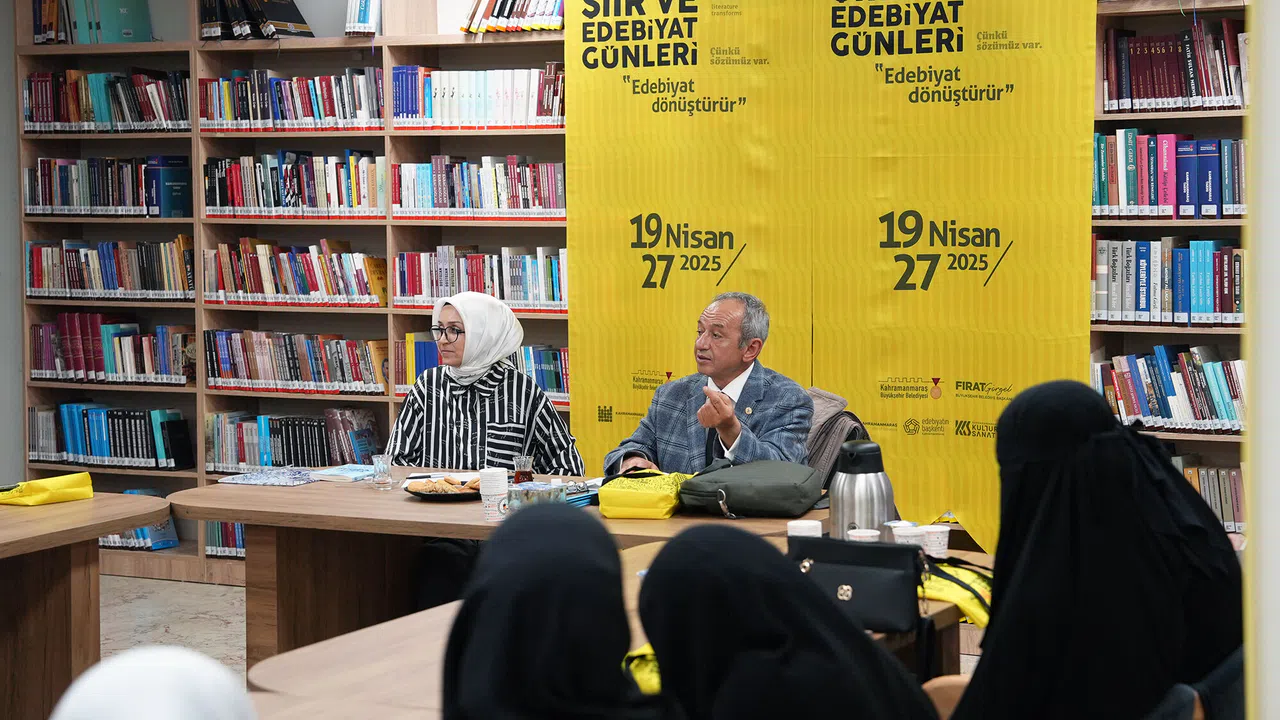 Sadık Yalsızuçanlar, Edebiyatseverlerle Buluştu: “Her Metin Bir Yolculuktur”