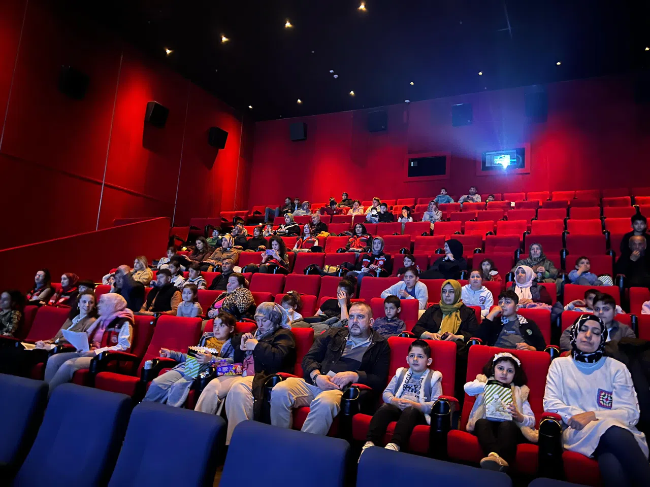 Aile ve Sosyal Hizmetler İl Müdürlüğü, Çocuklarla Sinema Etkinliğinde Buluştu