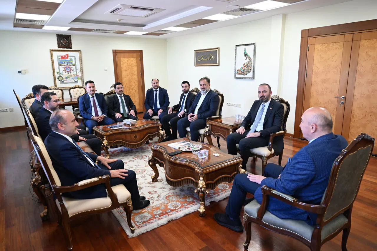 Öz Sağlık-İş Sendika Başkanı Devlet Sert, KSÜ Rektörü Prof. Dr. Alptekin Yasım’ı Ziyaret Etti