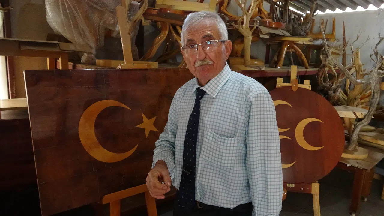 15 Temmuz Şehitleri İçin 246 Parçadan Türk Bayrağı Yaptı