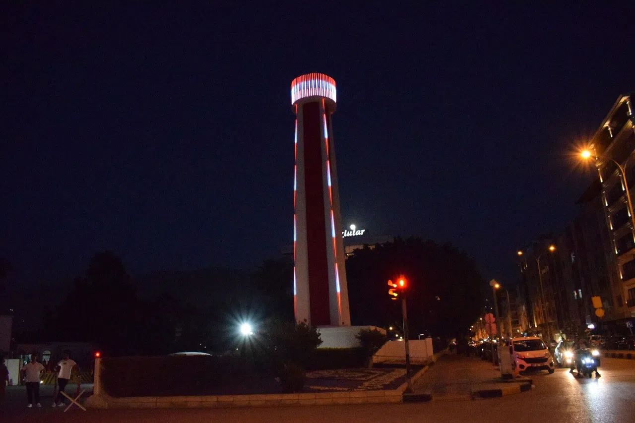 161 Yıllık Fener Kulesi Yeniden Aydınlatıldı