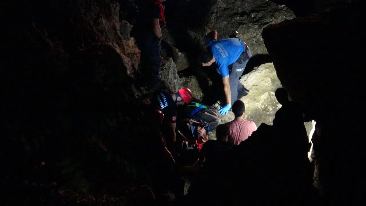 30 Metrelik Falezlerden Düşen Adam Hayatını Kaybetti