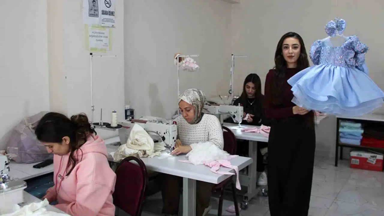 İzlediği diziden etkilendi! 20 yaşında atölye kurdu