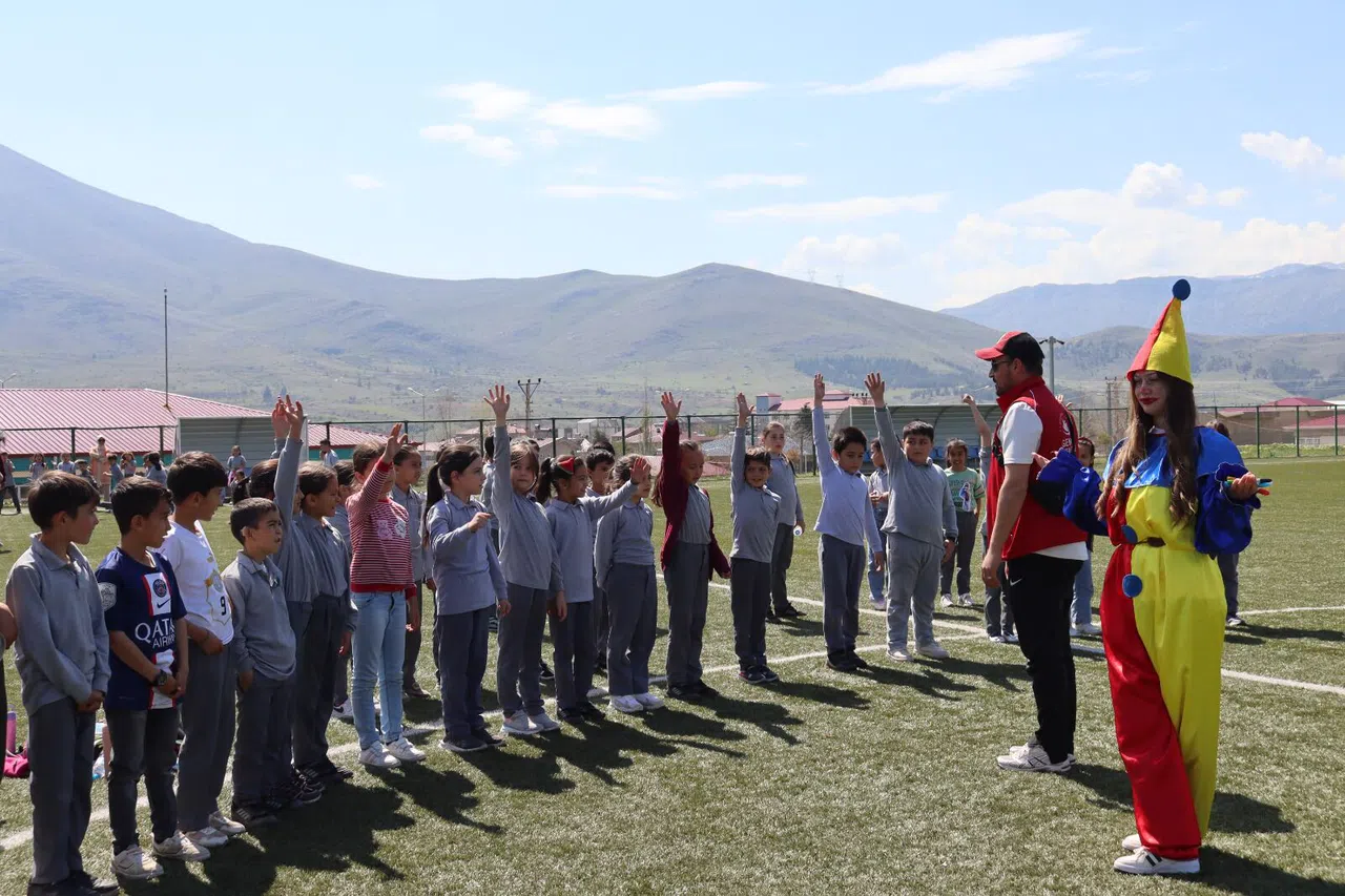 Ekinözü’nde Geleneksel Çocuk Oyunları Şenliği Renkli Görüntülere Sahne Oldu