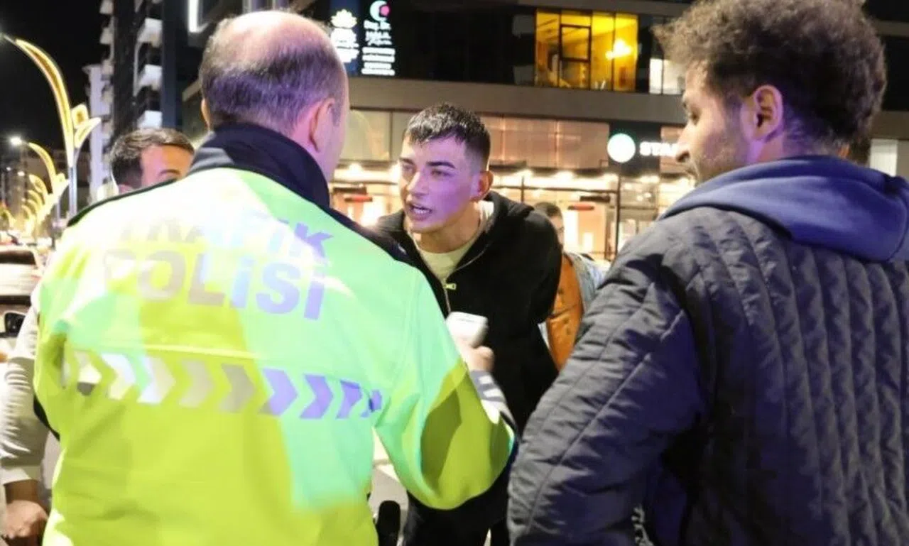 “Dişim Ağrıyor” Dedi, Polis Aracına Saldırdı