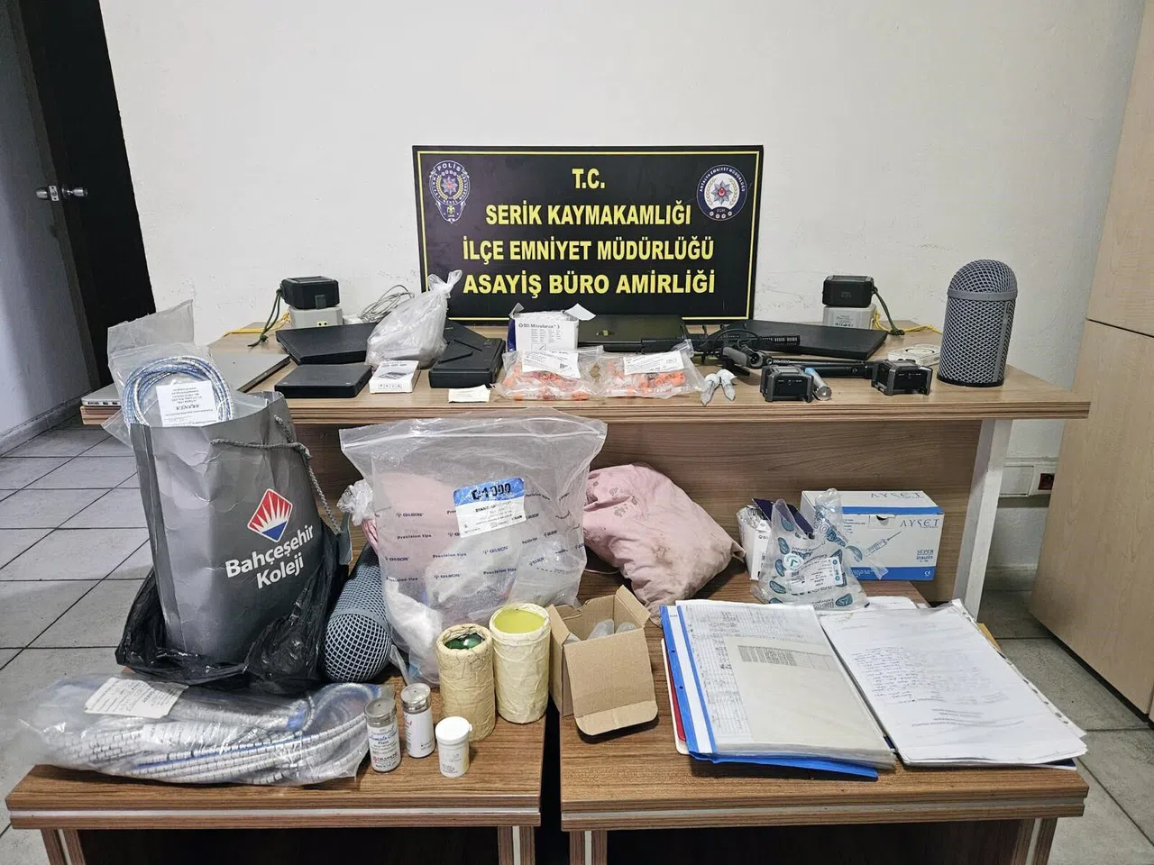 Kuşlar Üzerinde Araştırma Yapan 4 Şahıs Yakalandı