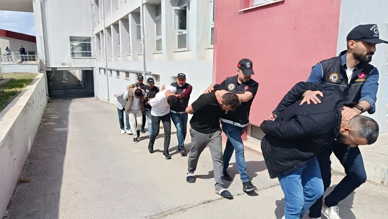 Tırın Dorsesinde 10 Kilodan Fazla Uyuşturucu Ele Geçirildi