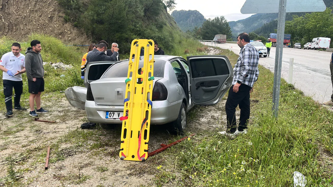 Otomobil ile Kamyon Çarpıştı: Bir Kişi Yaralandı