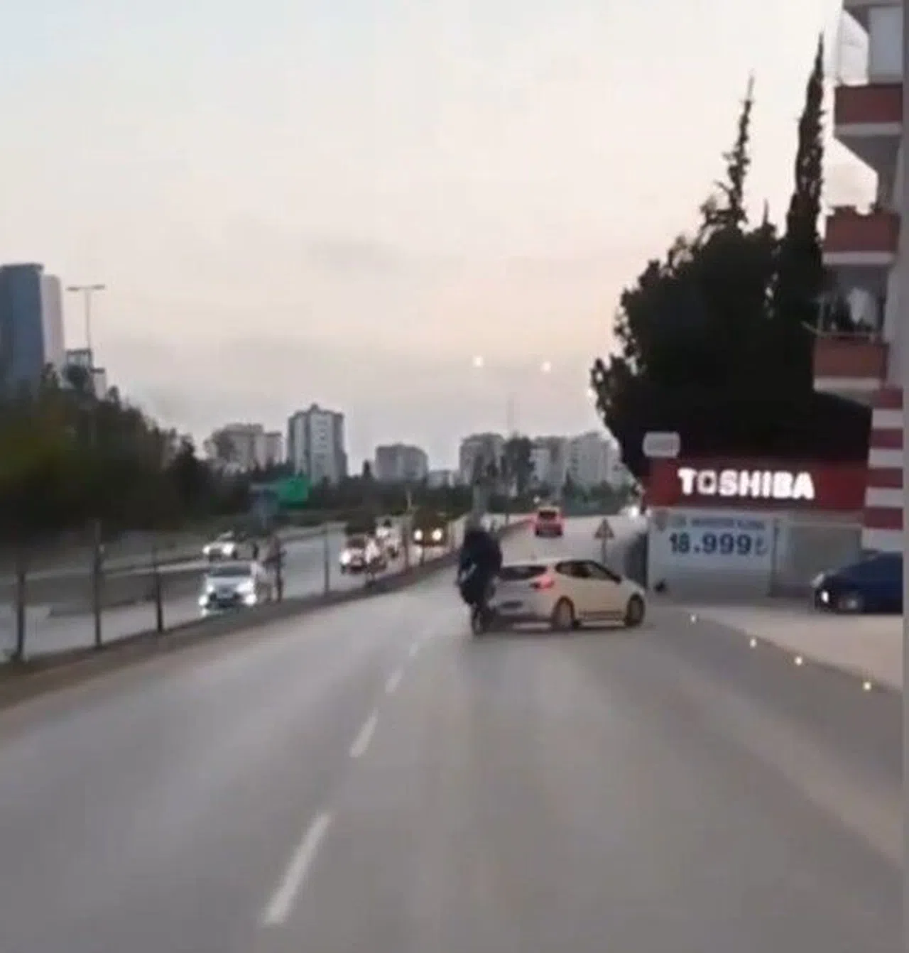 Motosiklet Kazası Kask Kamerasına Yansıdı