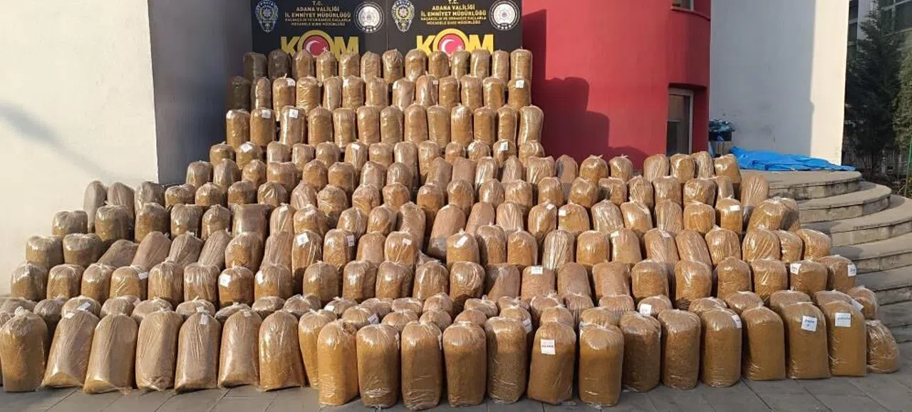 4 araçta 2 ton kaçak tütün ele geçirildi: 6 gözaltı