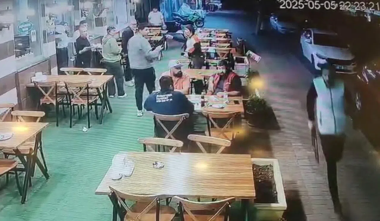 Herkes kaçtı, onlar izledi