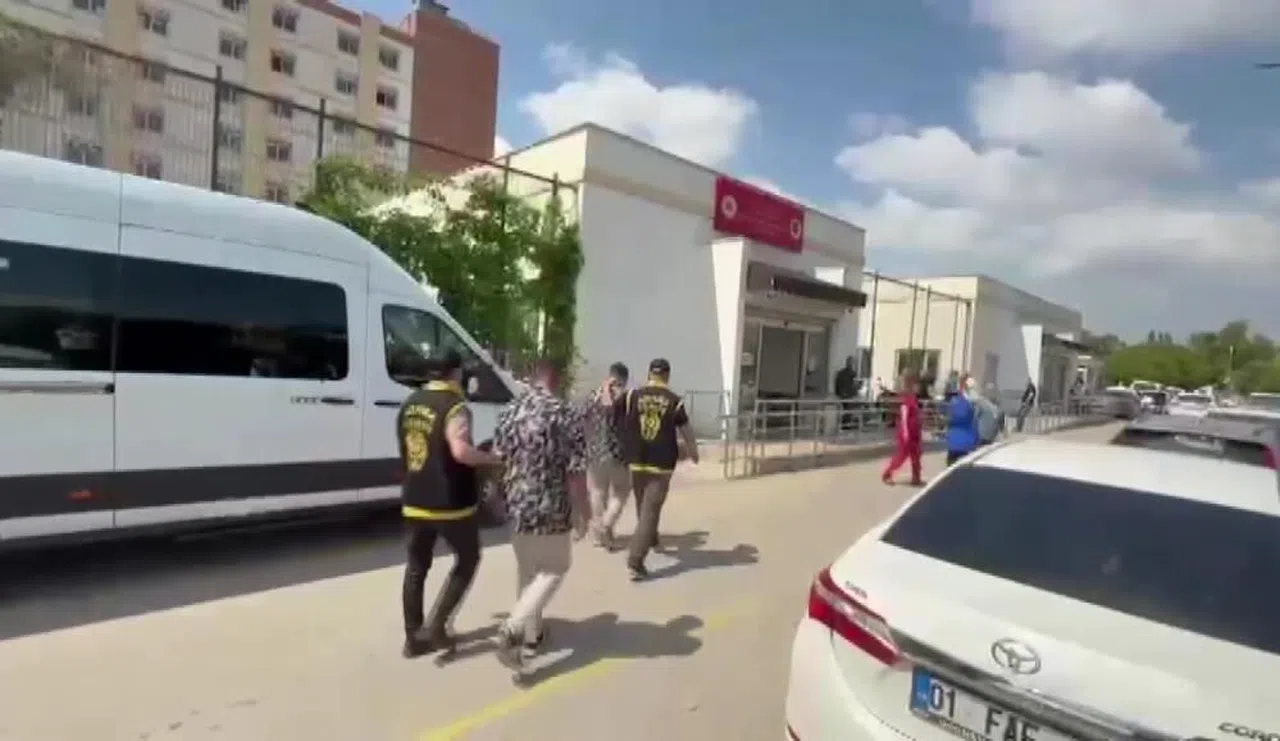 Sokak Ortasında Gözdağı! 17 Yaşındaki Genç Ateş Açtı