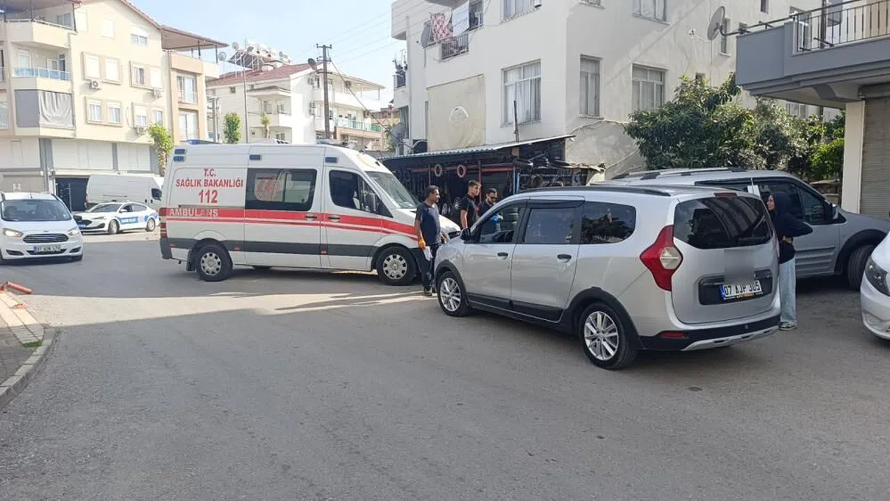 Hafif ticari araç ile otomobil çarpıştı: 1 yaralı