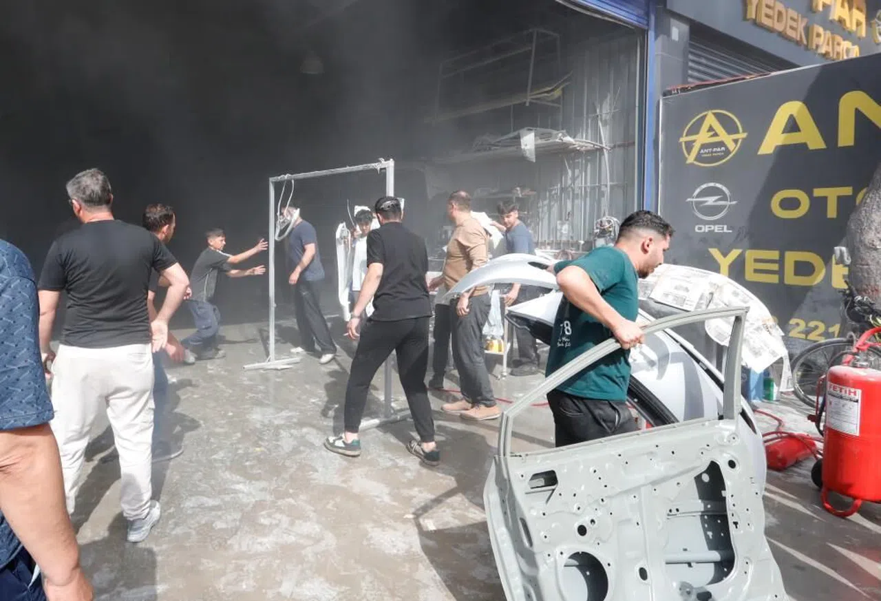 Boya Atölyesinde Yangın: 12 Kişi Dumandan Etkilendi