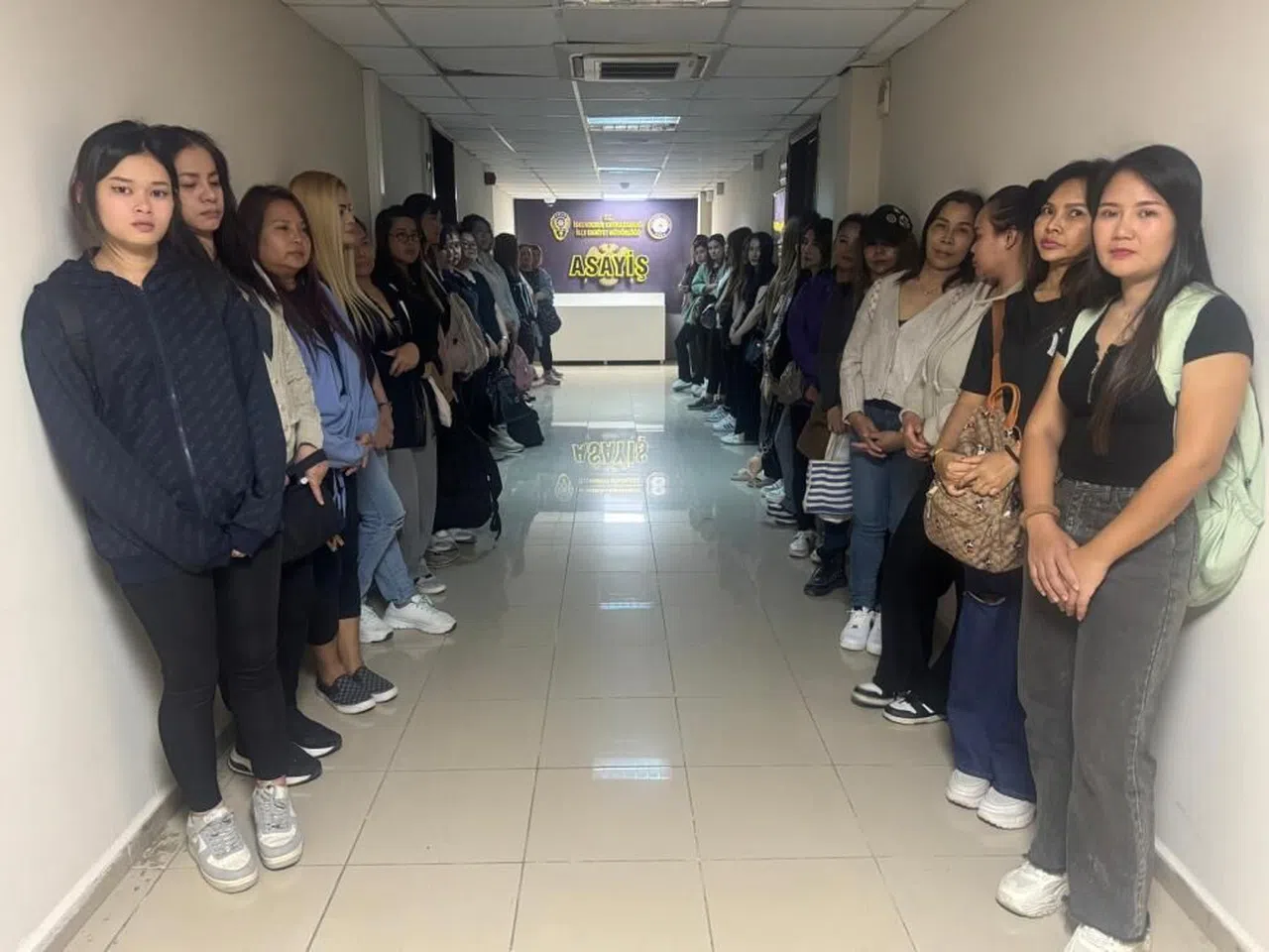 SPA ve masaj salonlarında kaçak çalıştırılan 36 yabancı uyruklu kadın yakalandı