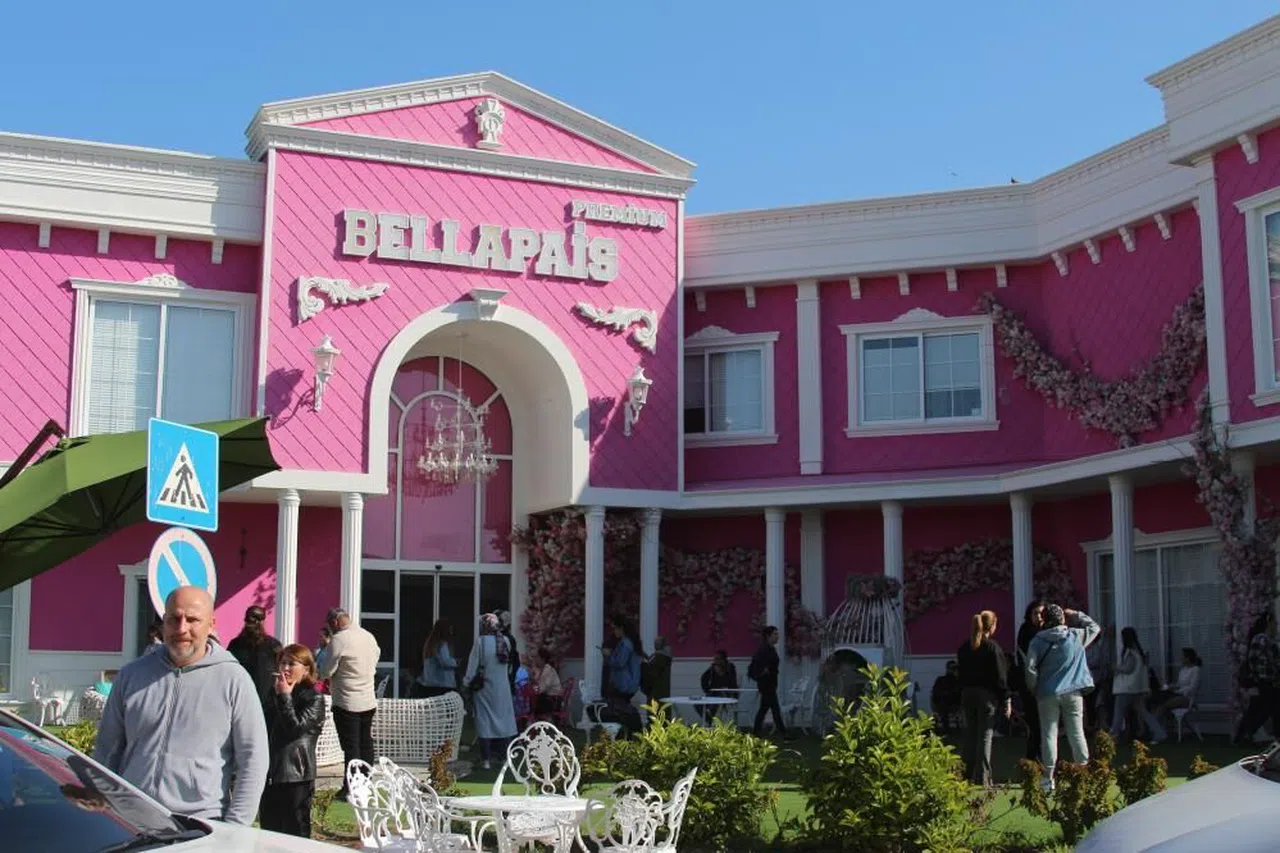 Güzellik merkezi patroniçesinin mağdur ettiği başkanın eşi intihar etti