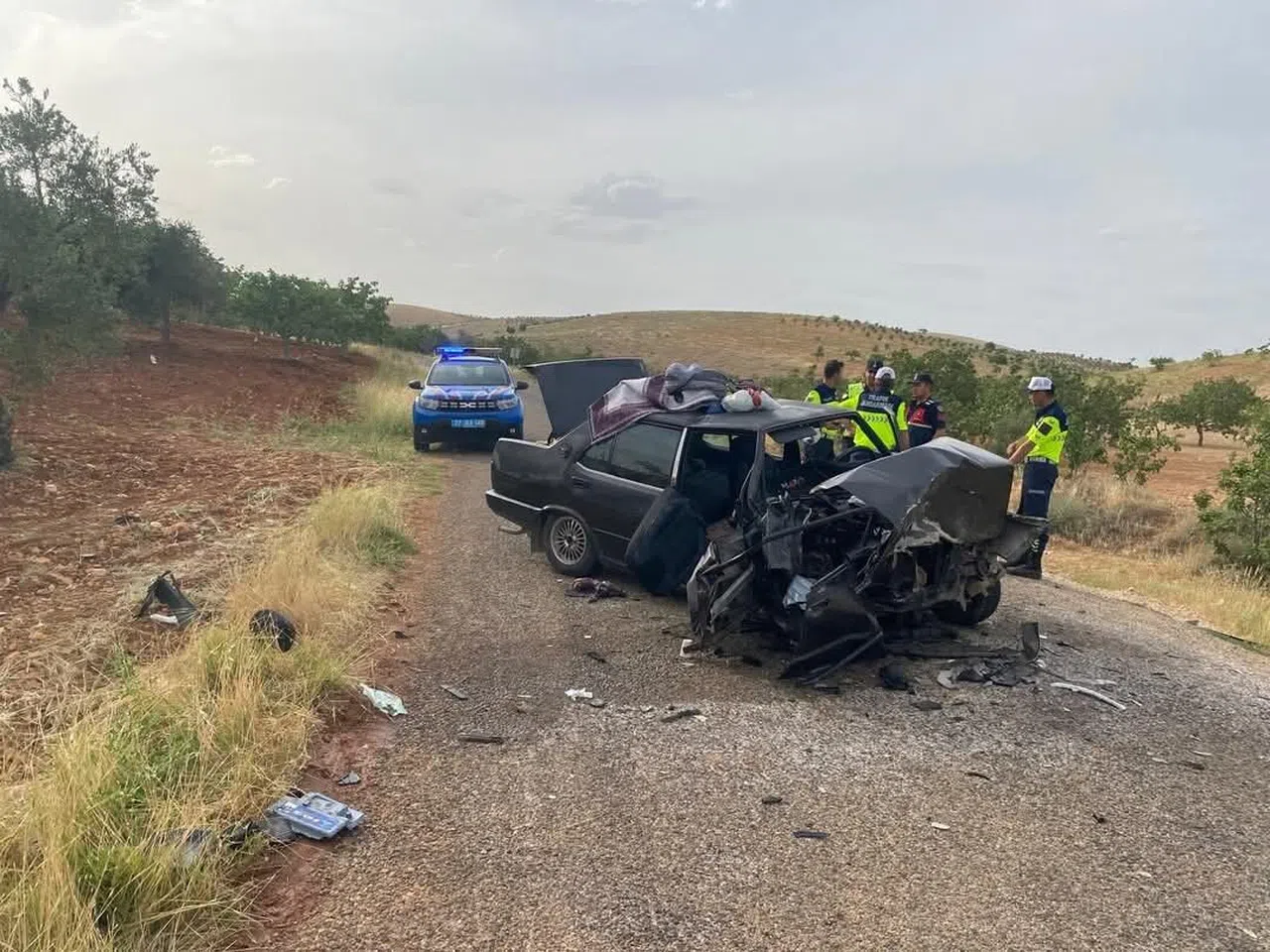 Gaziantep'te iki otomobil kafa kafaya çarpıştı: 1'i ağır 8 yaralı
