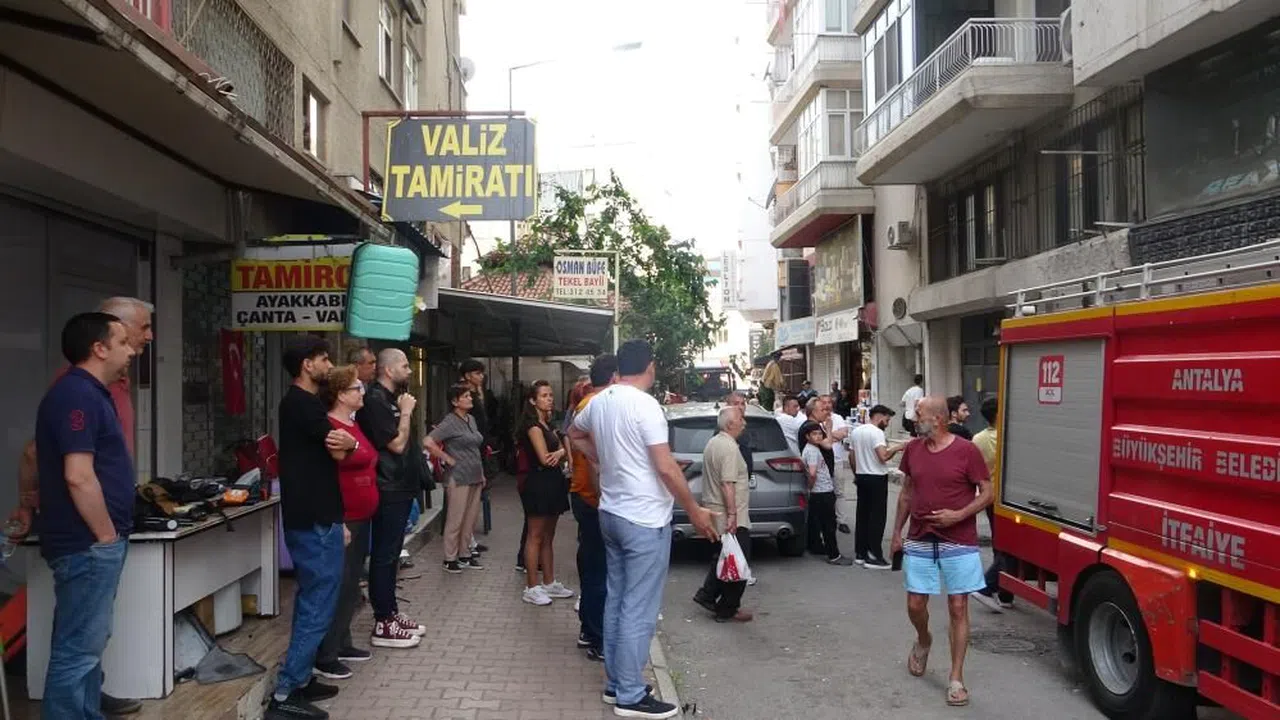 "Korku evi"ndeki bakım sırasında çıkan yangında gerçek korkuyu yaşadılar: 3 yaralı