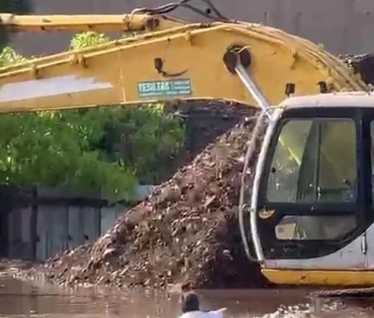 İş makinası operatöründen oyunları aratmayan kurtarma operasyonu