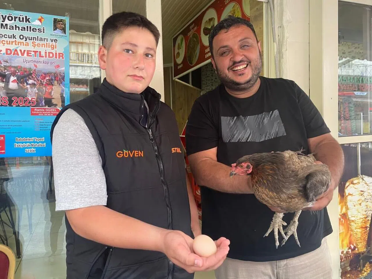 Tavuk Dönerciye Giren Tavuk Yumurtladı