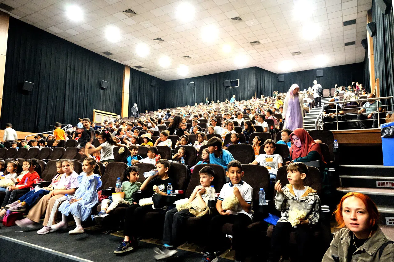 Onikişubat Belediyesi’nden kırsaldaki 1500 öğrenciye sinema hediyesi