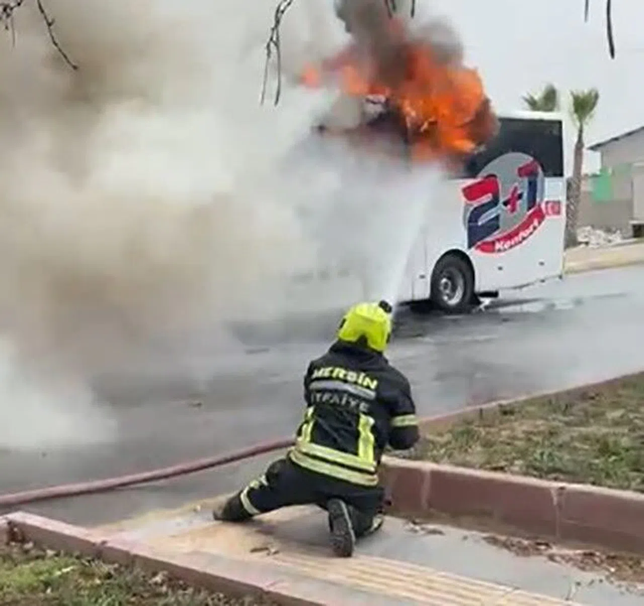 Yolcu Otobüsü Alev Aldı