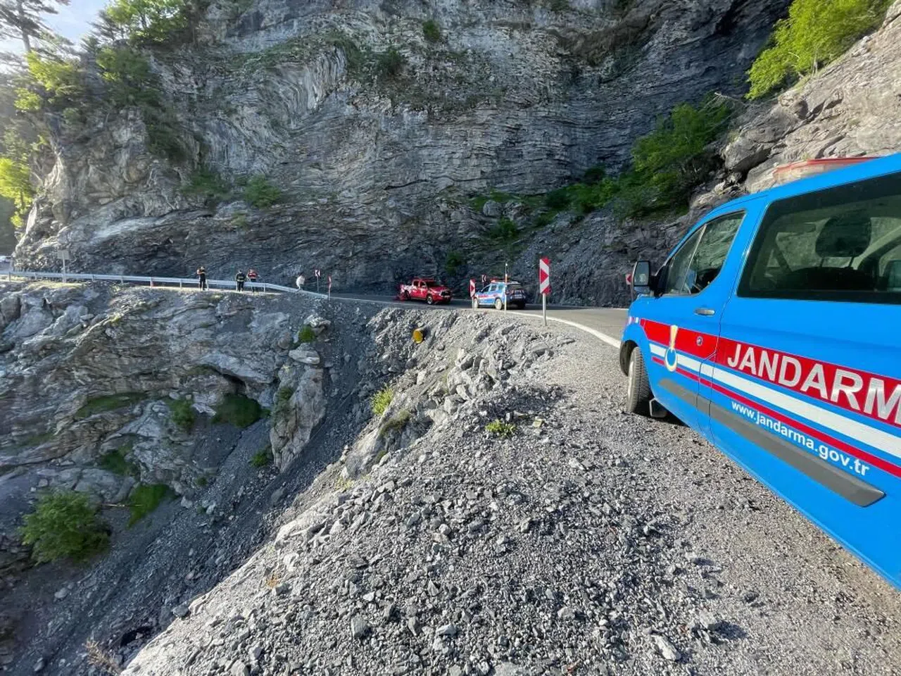 Otomobil uçuruma yuvarlandı : 1 ölü