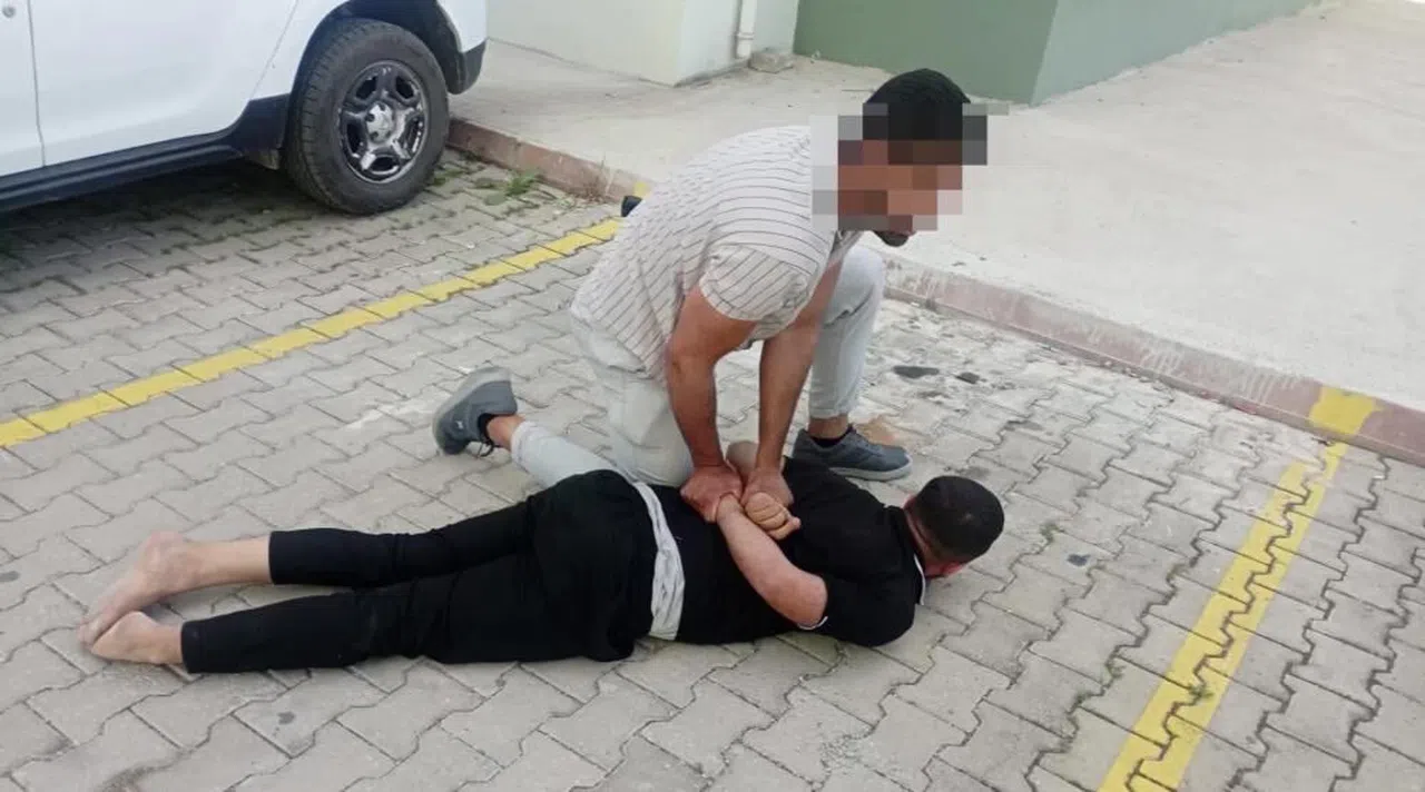Uyuşturucu koltuğun altından çıktı: Kaçmaya çalışan 2 şüpheli yakalandı
