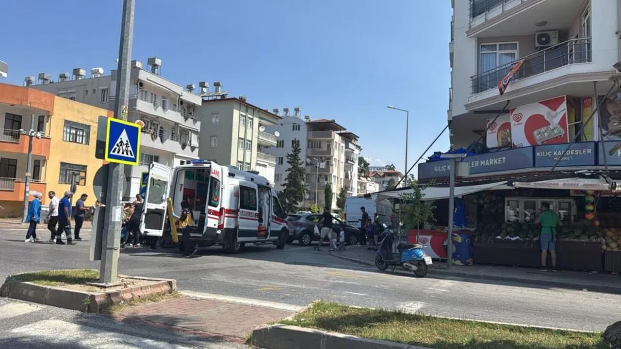 Motosiklet ile otomobil çarpıştı: 1 yaralı