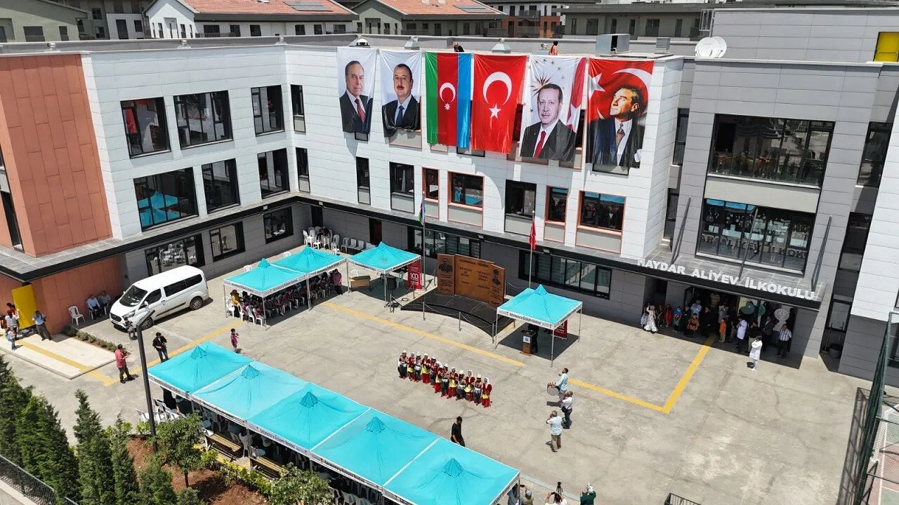 Haydar Aliyev İlkokulu'nda anlamlı program