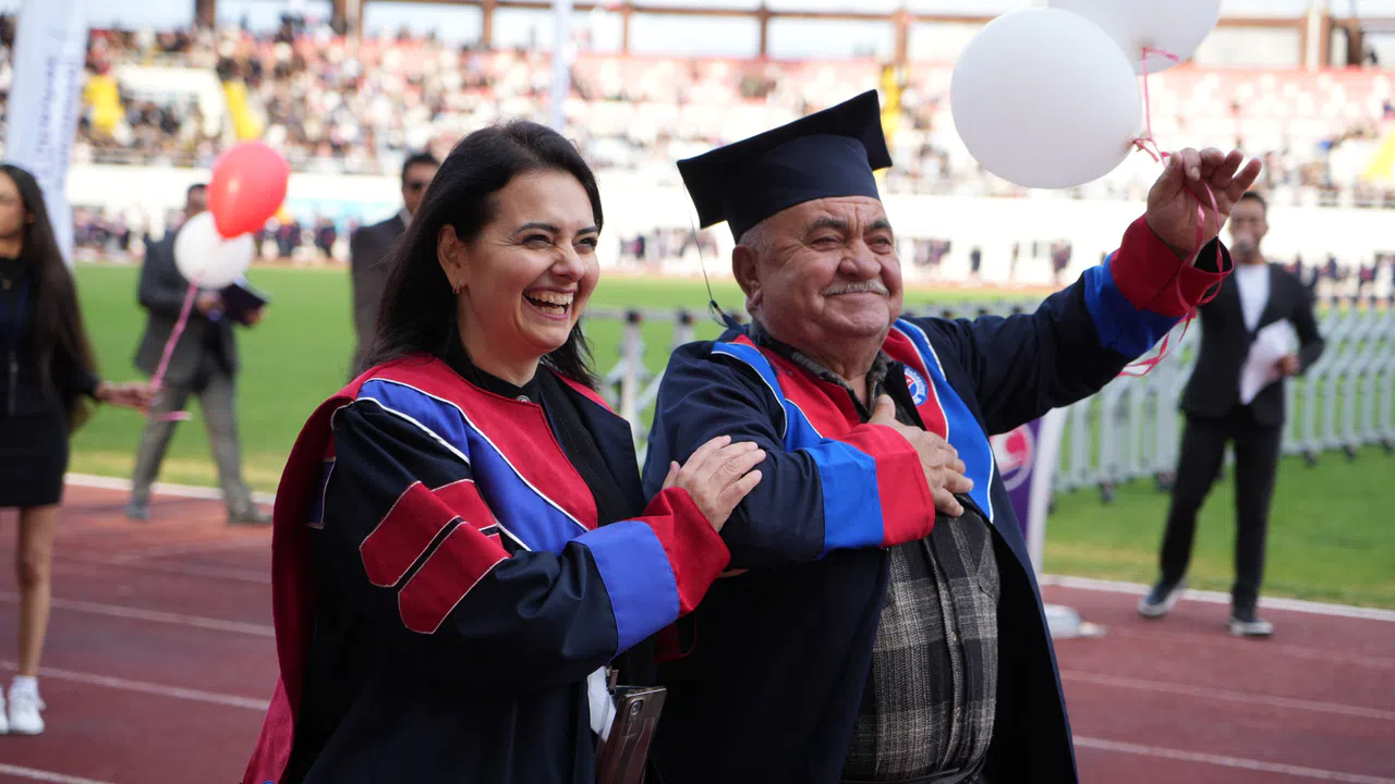 76 Yıl Sonra Gelen Mezuniyet