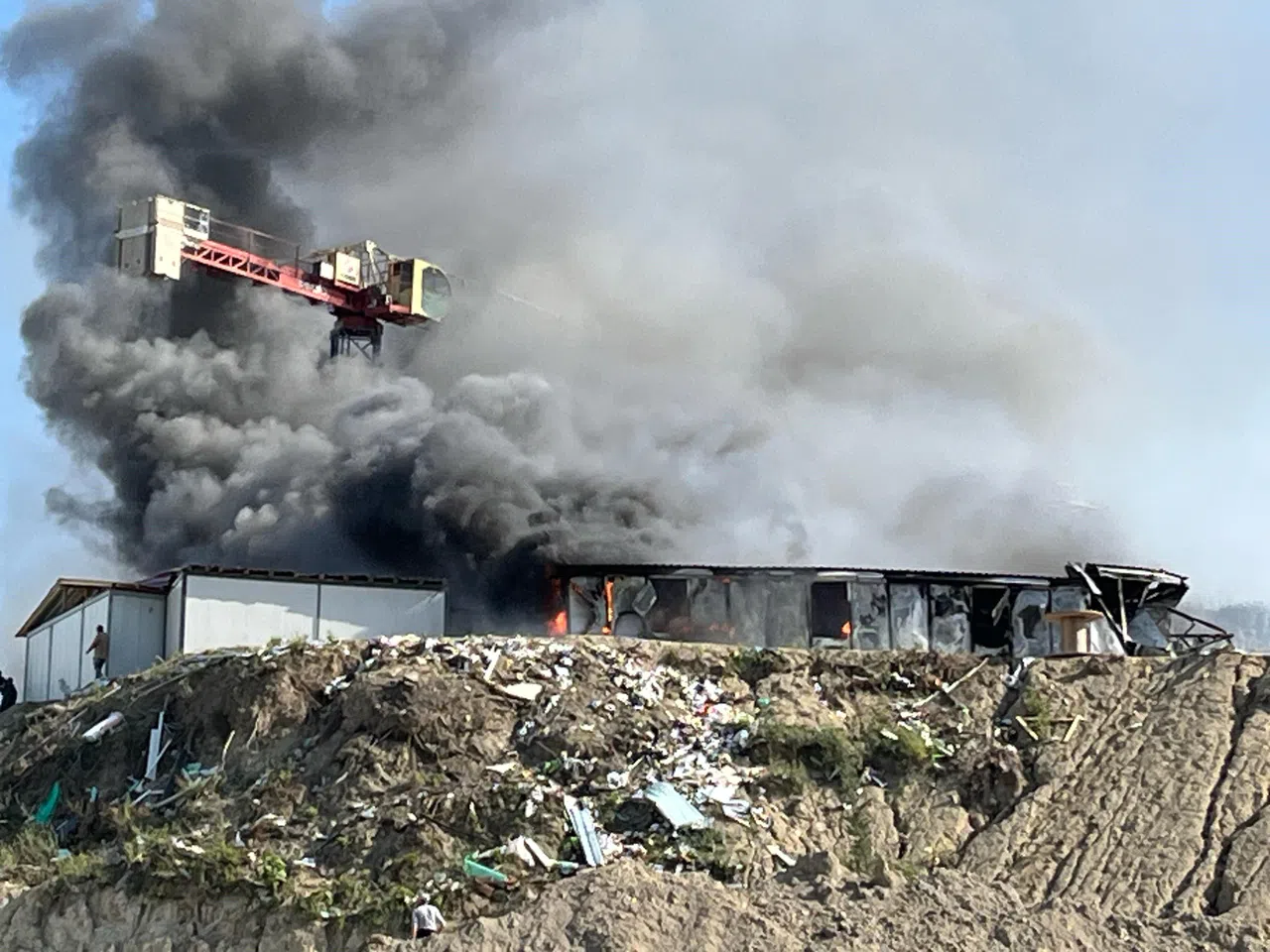 İşçilerin kaldığı konteyner yatakhane alevlere teslim oldu