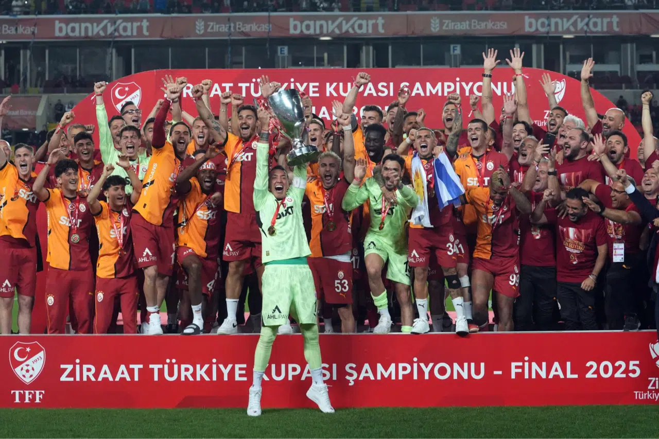 Galatasaray, kupayı coşkuyla kaldırdı!