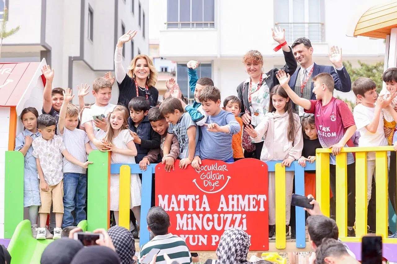 Gülben Ergen 58. anaokulunu Ahmet Minguzzi adına Bayburt'ta açtı