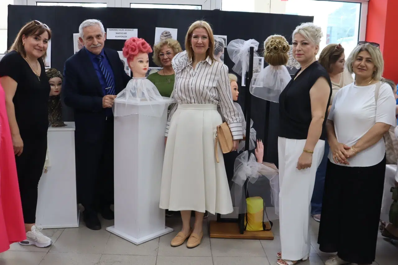 İZMEK’ten muhteşem defile ve yılsonu sergisi