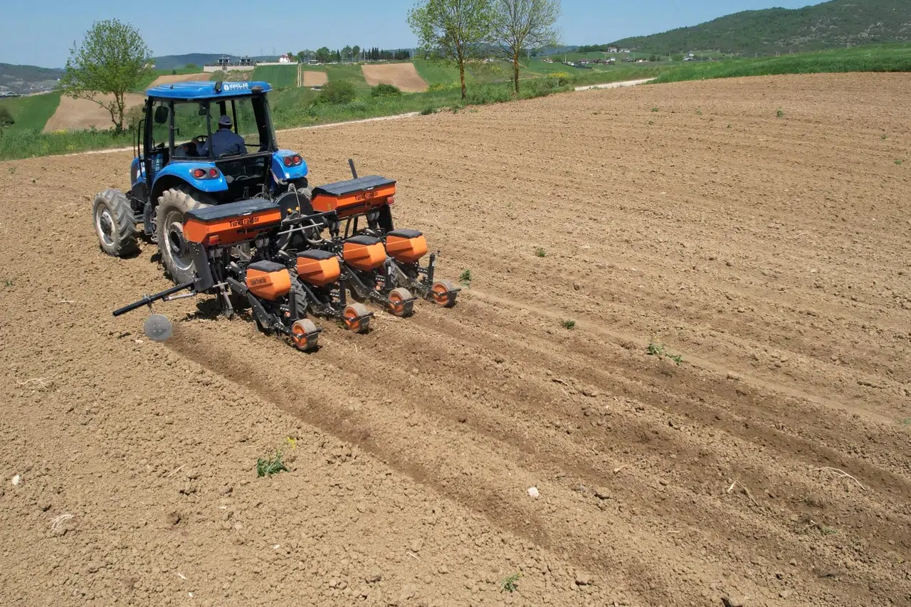 Kocaeli Büyükşehir'in desteğiyle ekim mesaisi başladı