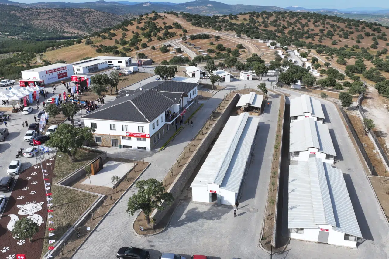Manisa’da sokak hayvanları için Hayvan Yaşam Merkezi hizmete açıldı