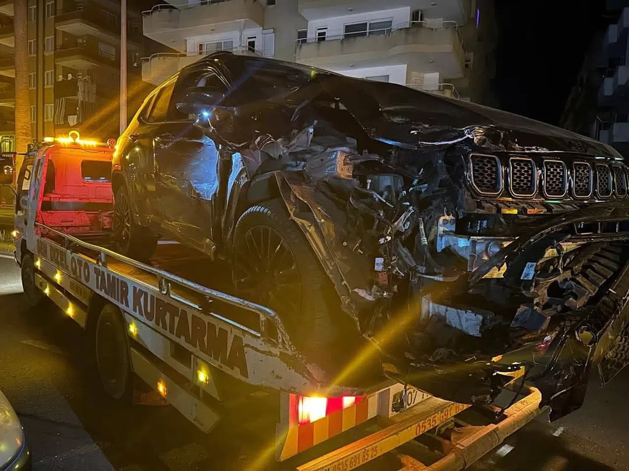 Alkollü Sürücü Park Halindeki Araçlara Çarptı