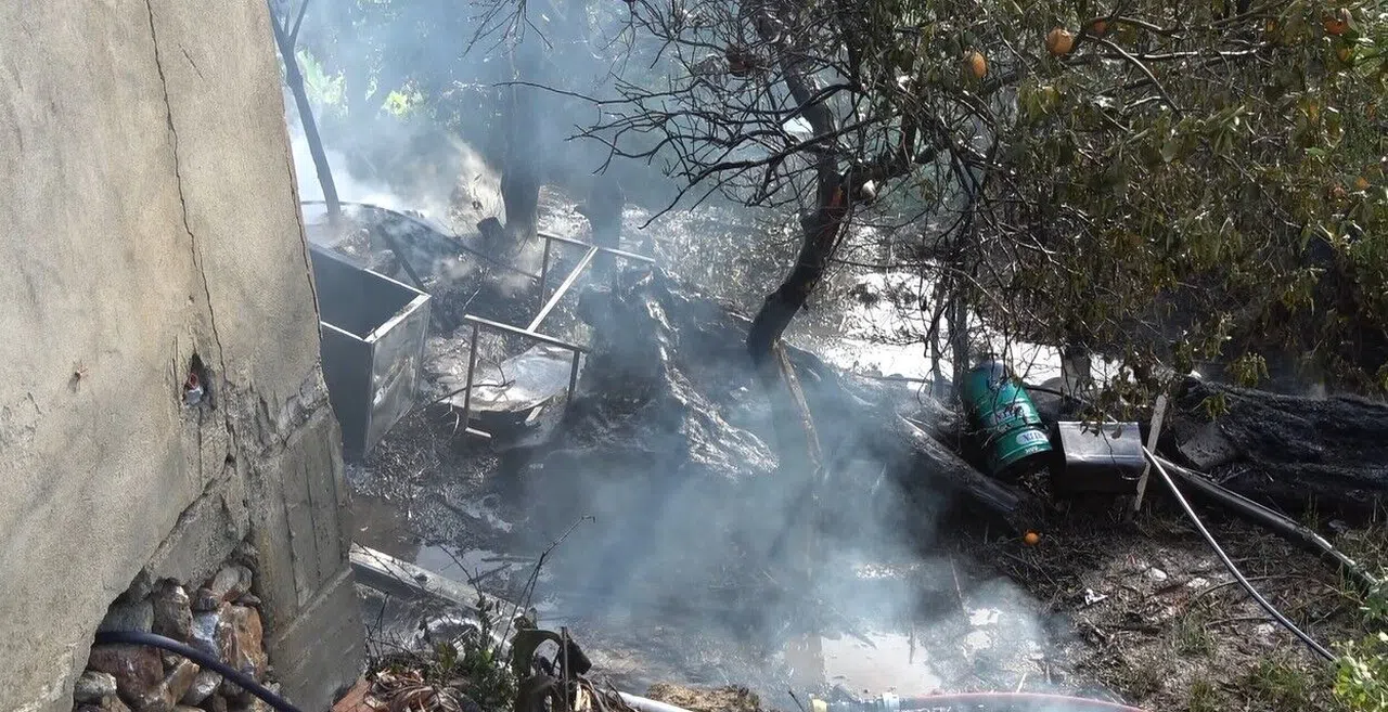 Anız Yangının Sıçradığı Daire Küle Döndü