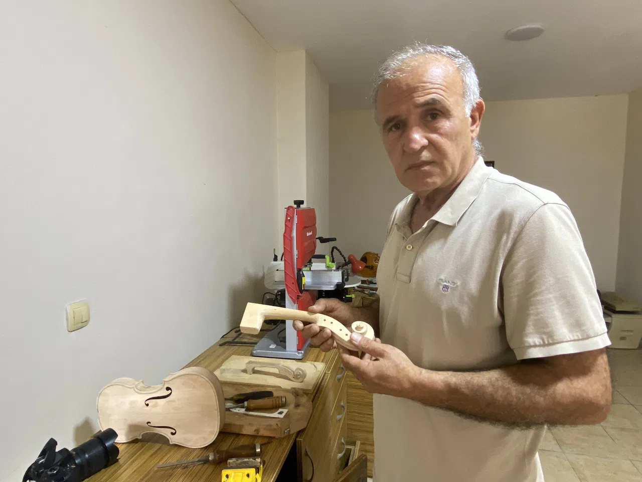 Annesinin Altınlarını Bozdurup Aldığı Keman, Emekliliğinde Mesleği Oldu