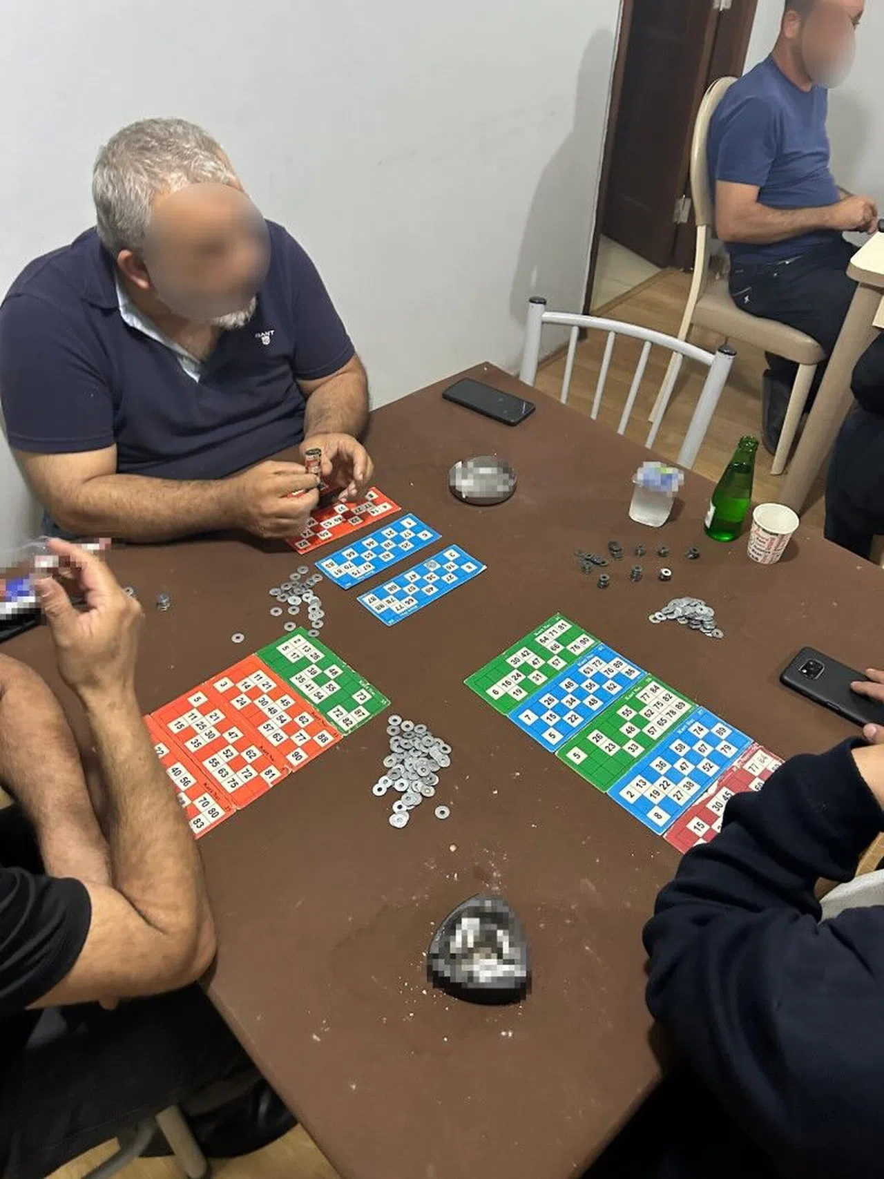 Kumar oynatıp canlı yayınladı, polis baskın yaptı