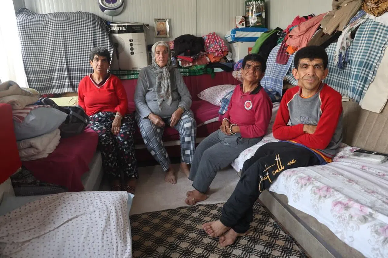 72 Yaşındaki Süheyla Anne, 3 Engelli Evladına Yıllardır Tek Başına Bakıyor