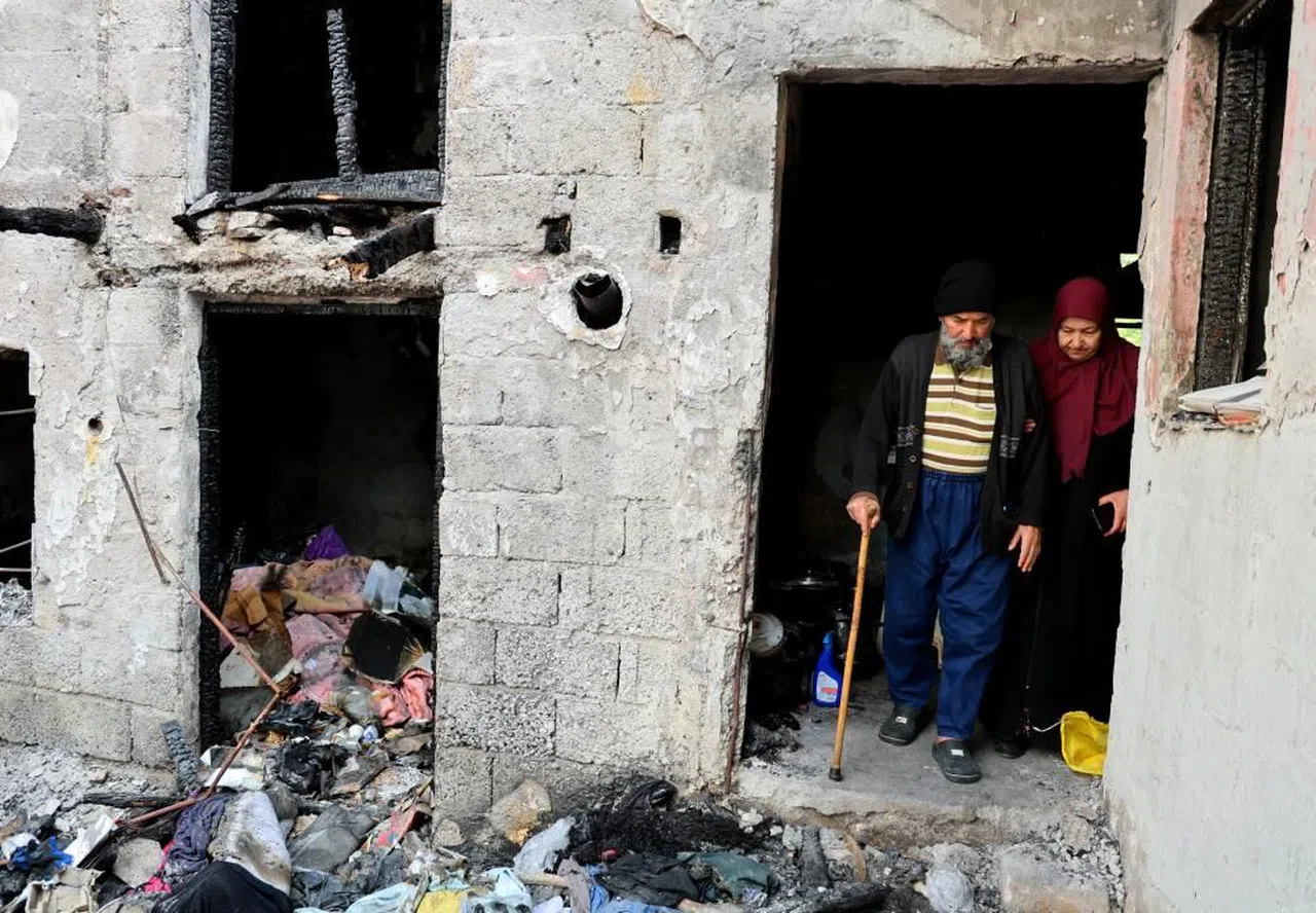 Evleri yangında küle dönen çift zor durumda kaldı