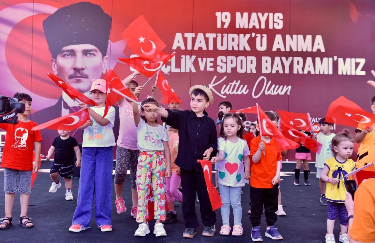 Belediye: "Sahne Senin" Etkinliğiyle Gençlere Fırsat Verdi