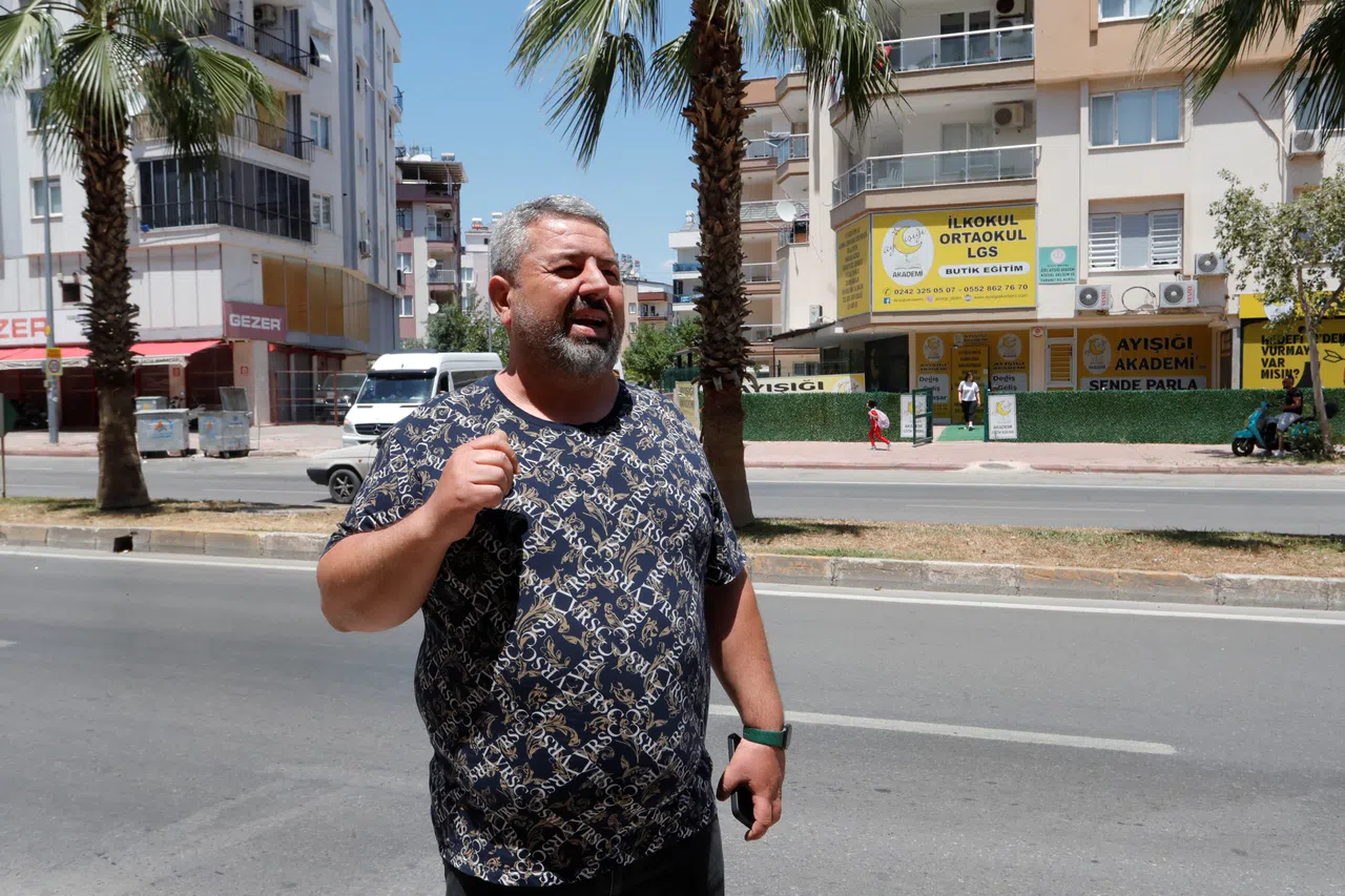 Bir Anda Takla Atarak Yere Düştü