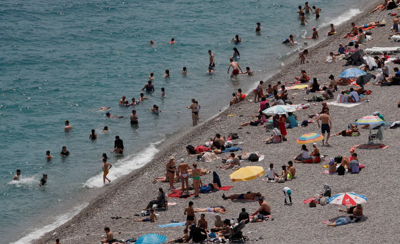 Bir Günlük Tatili Fırsata Çevirdiler